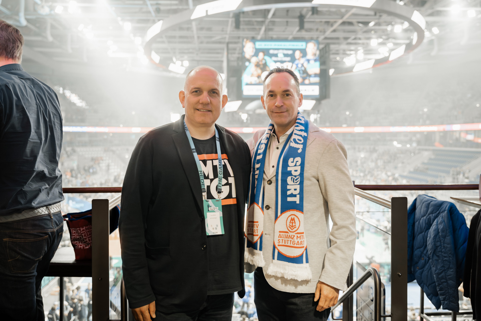 Setzen gemeinsam den erfolgreichen Weg fort: Aurel Irion, Geschäftsführer Allianz MTV Stuttgart und Martin Buch, Vorstandsvorsitzender der Sparda-Bank Baden-Württemberg eG. Foto: Jens Körner – Bildermacher Sport